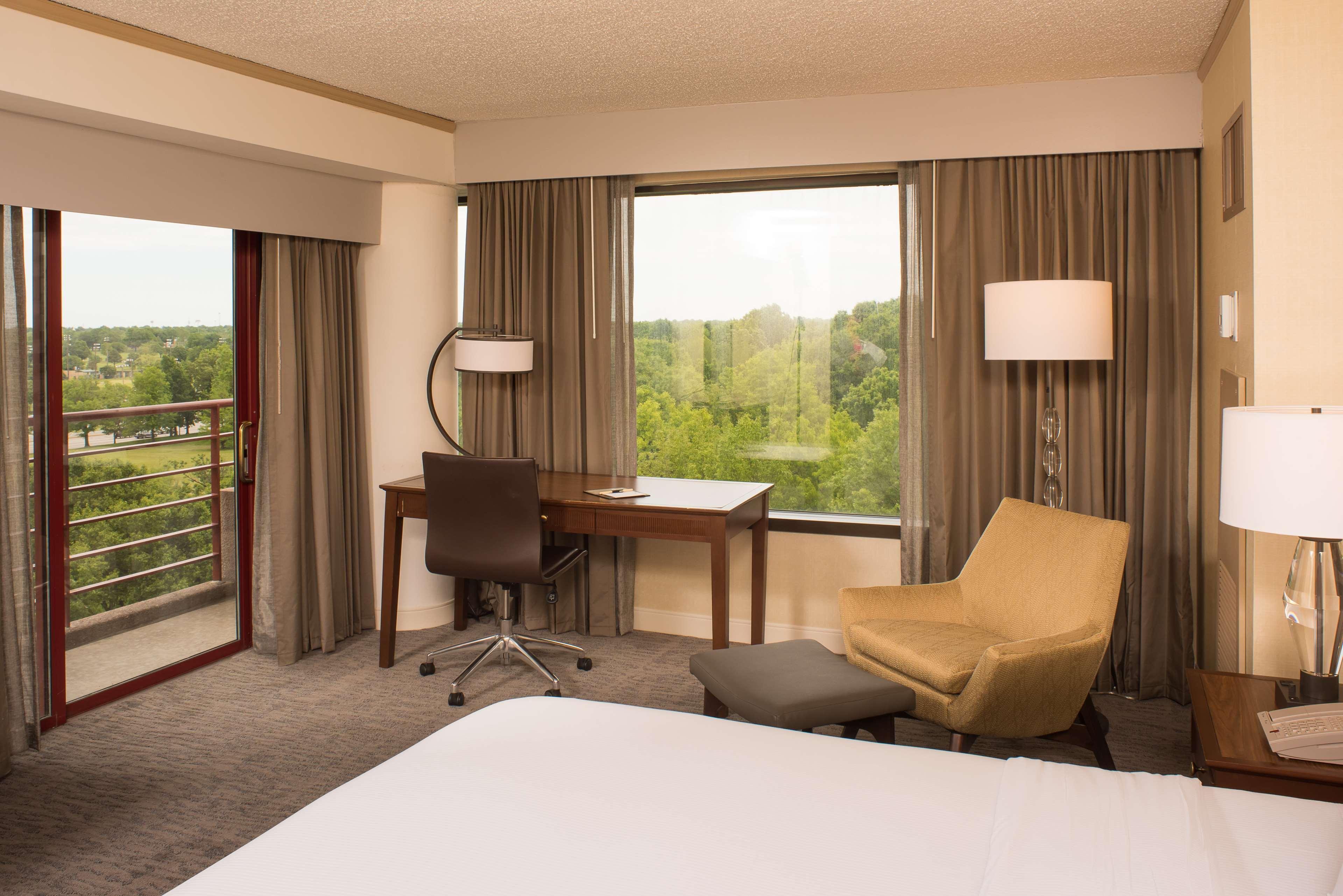 Doubletree By Hilton Tulsa At Warren Place מראה חיצוני תמונה