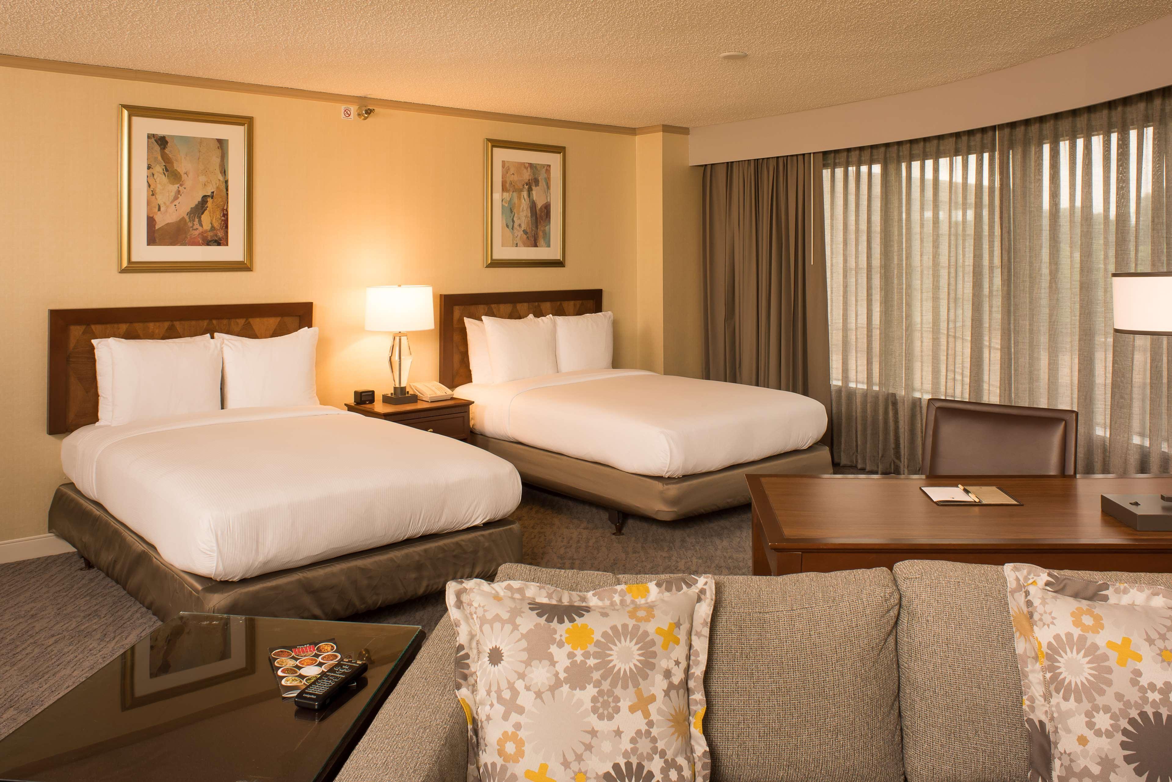 Doubletree By Hilton Tulsa At Warren Place מראה חיצוני תמונה