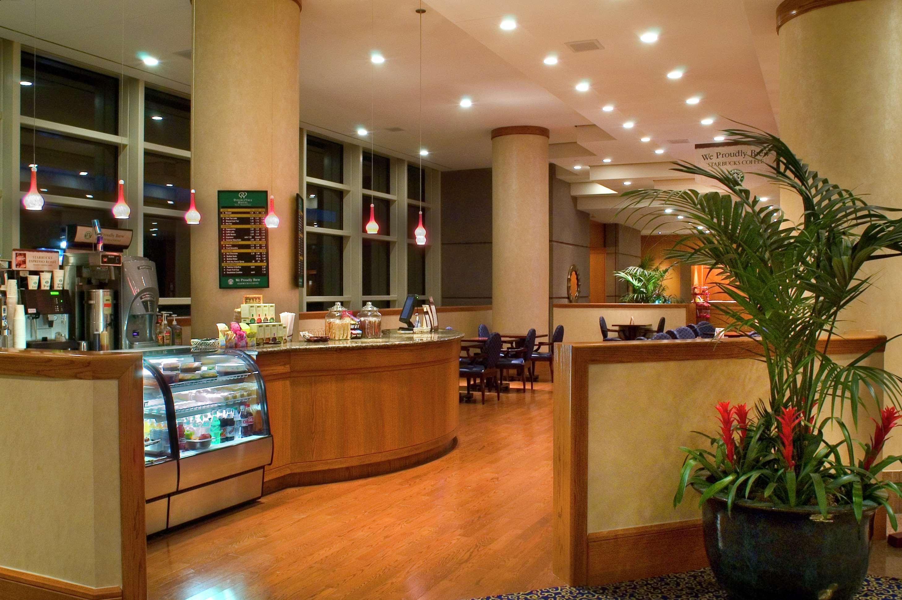 Doubletree By Hilton Tulsa At Warren Place מראה חיצוני תמונה