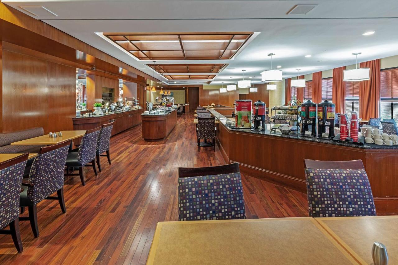 Doubletree By Hilton Tulsa At Warren Place מראה חיצוני תמונה