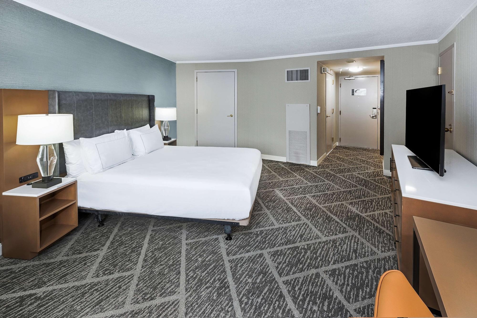 Doubletree By Hilton Tulsa At Warren Place מראה חיצוני תמונה