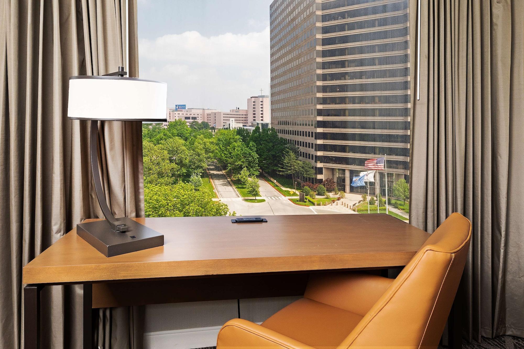 Doubletree By Hilton Tulsa At Warren Place מראה חיצוני תמונה