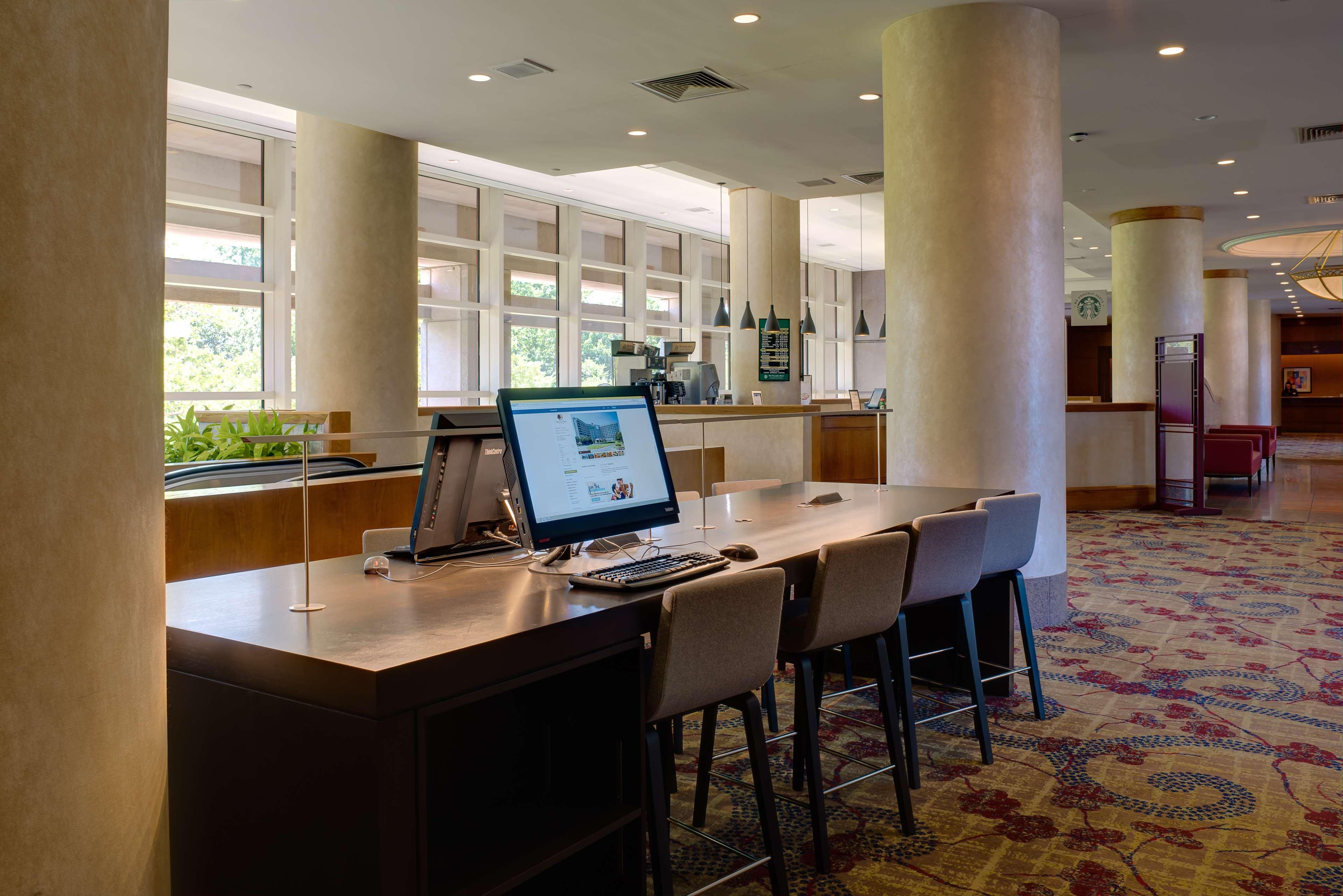 Doubletree By Hilton Tulsa At Warren Place מראה חיצוני תמונה