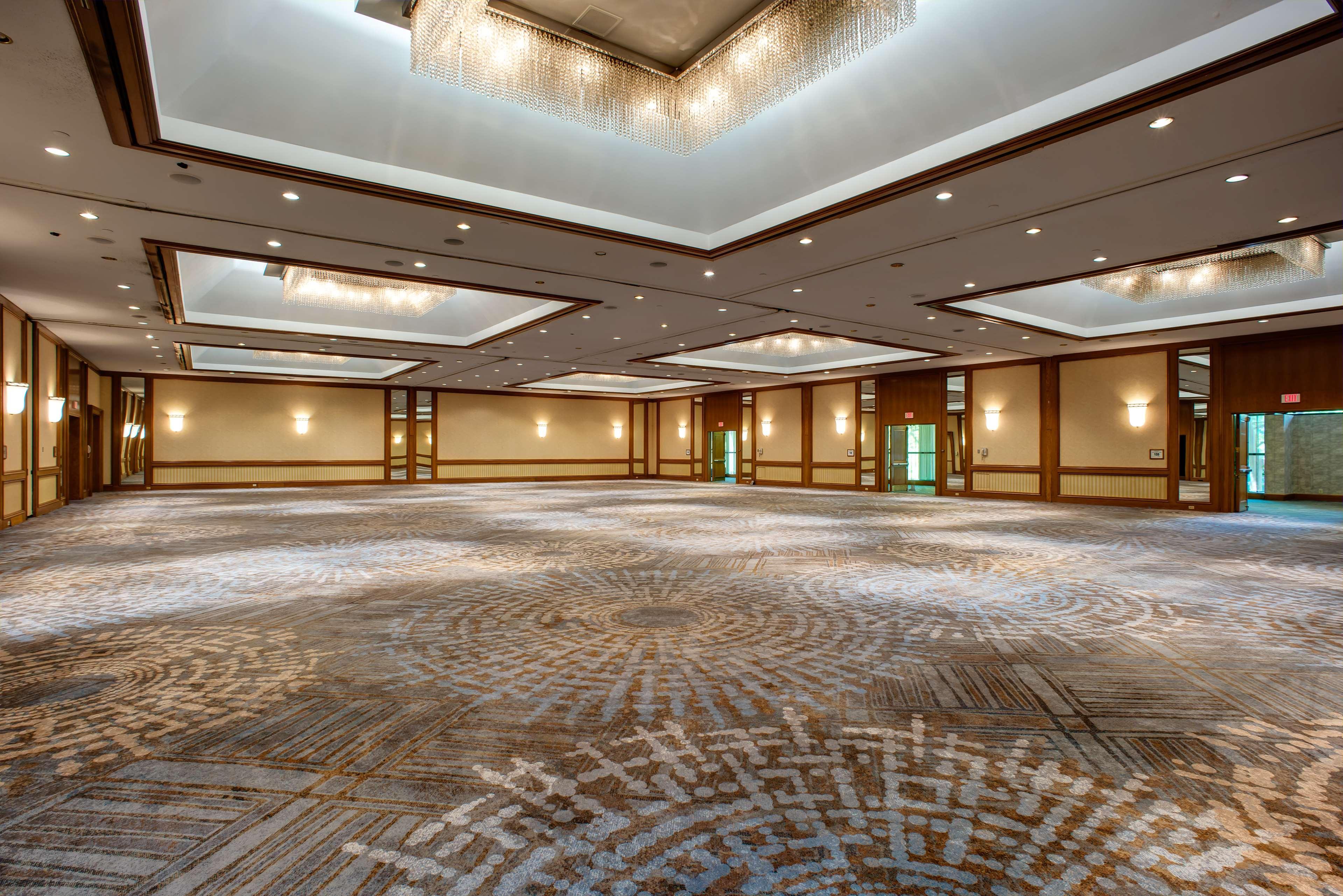 Doubletree By Hilton Tulsa At Warren Place מראה חיצוני תמונה