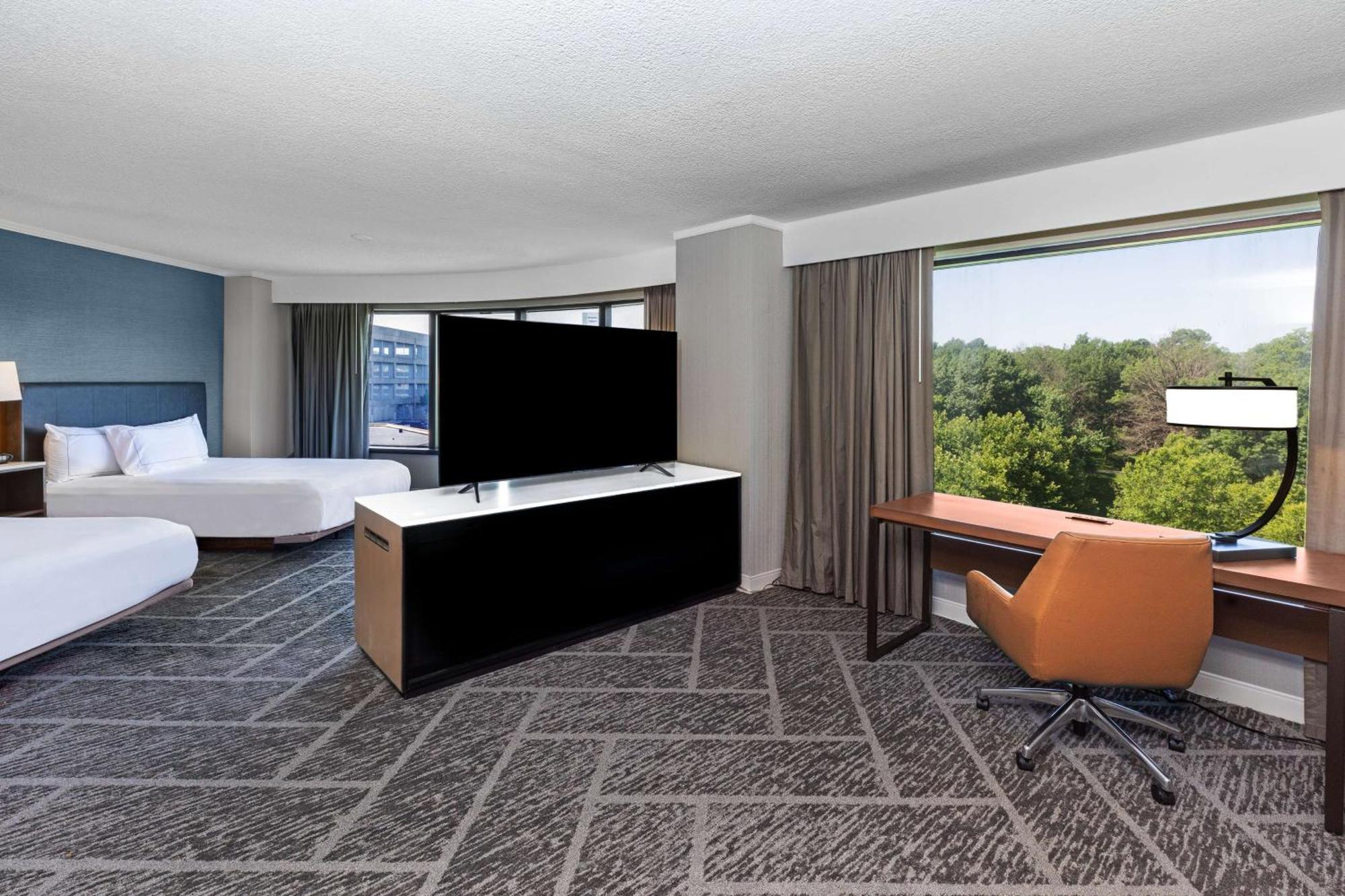 Doubletree By Hilton Tulsa At Warren Place מראה חיצוני תמונה