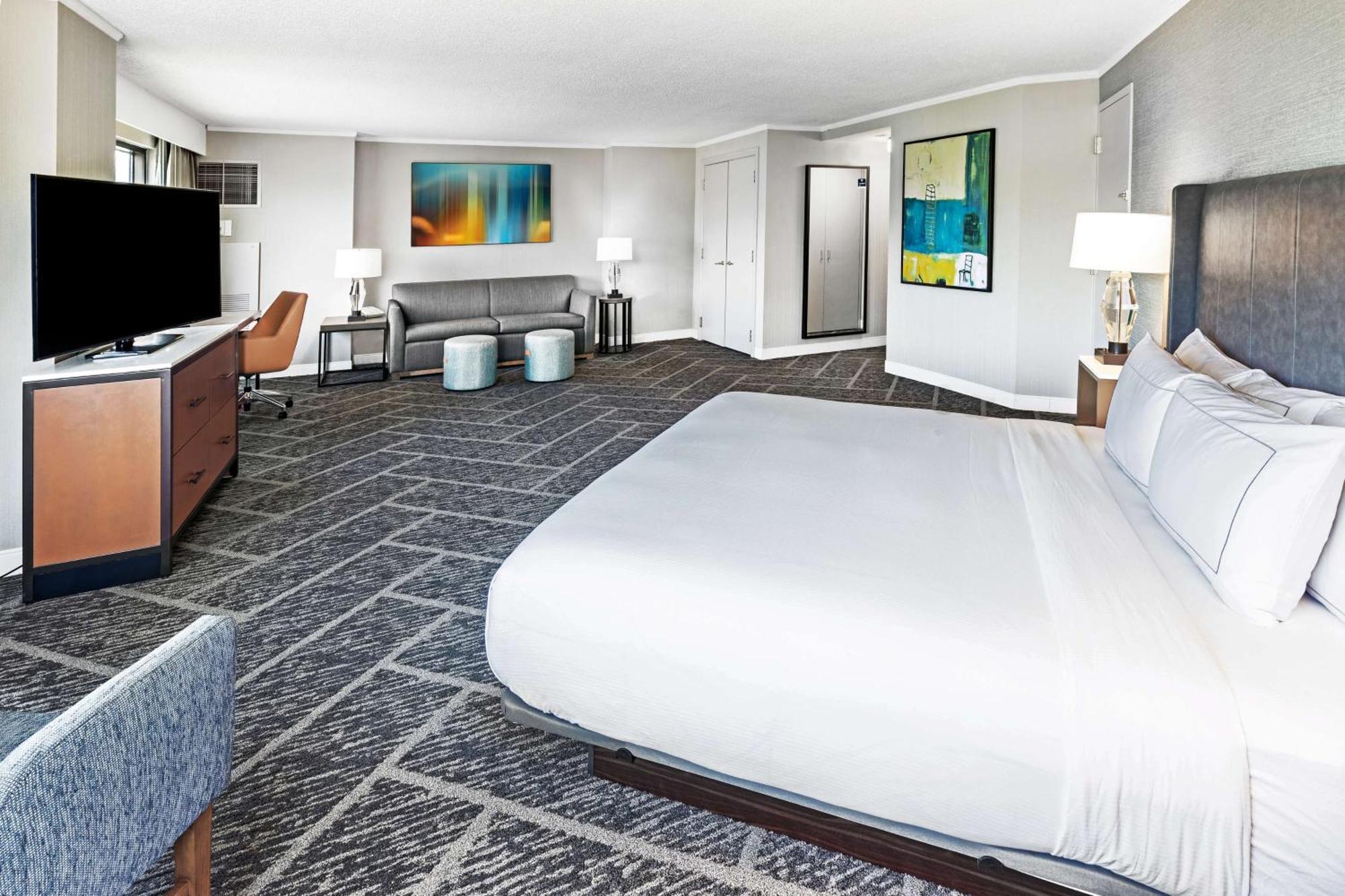 Doubletree By Hilton Tulsa At Warren Place מראה חיצוני תמונה