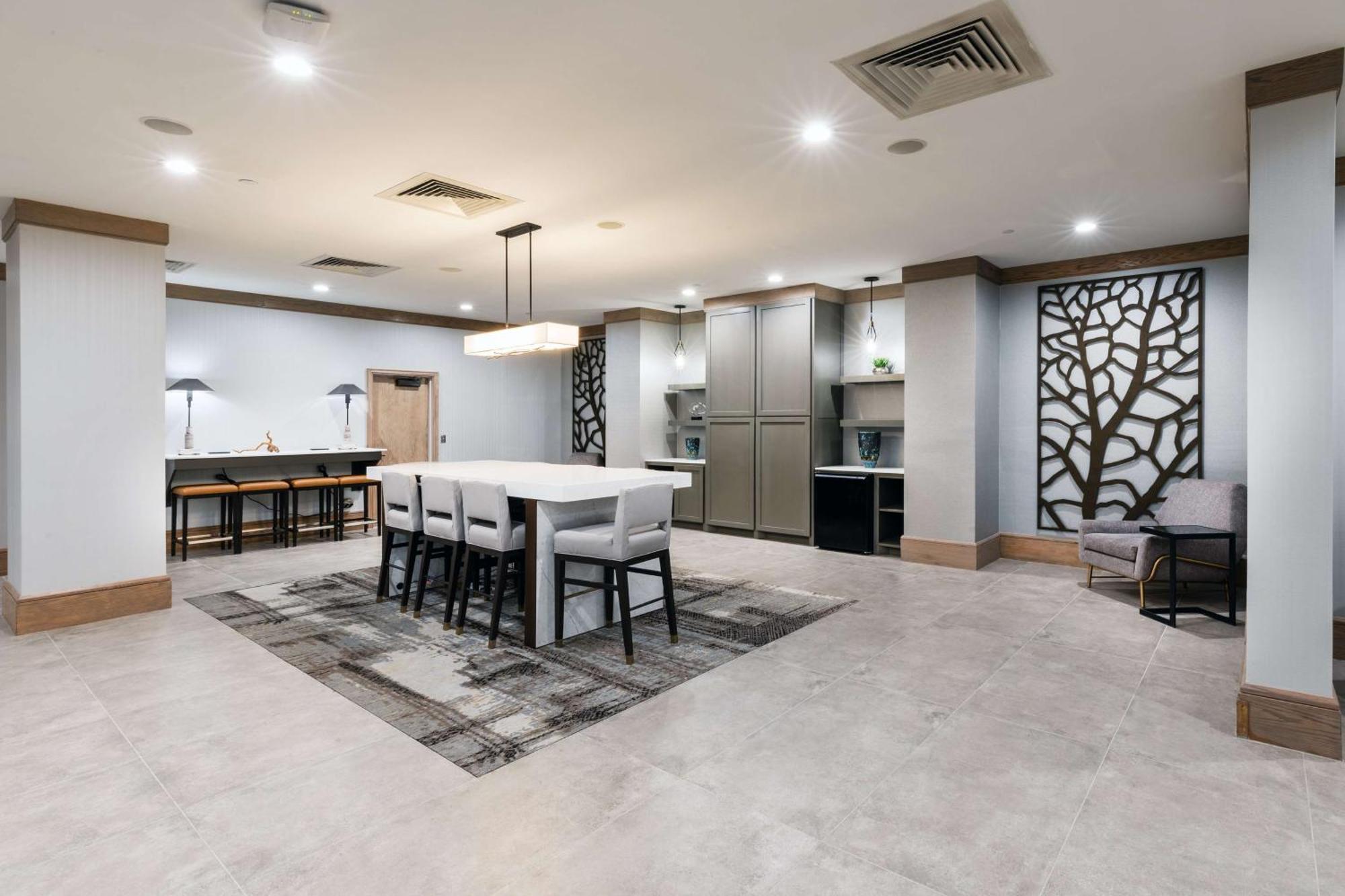 Doubletree By Hilton Tulsa At Warren Place מראה חיצוני תמונה