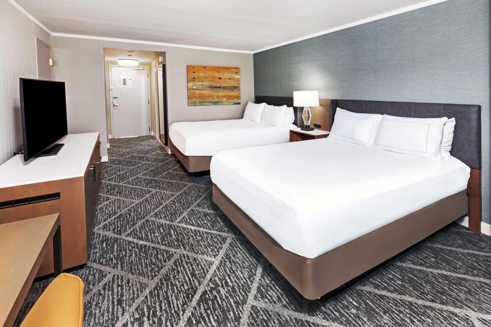 Doubletree By Hilton Tulsa At Warren Place מראה חיצוני תמונה