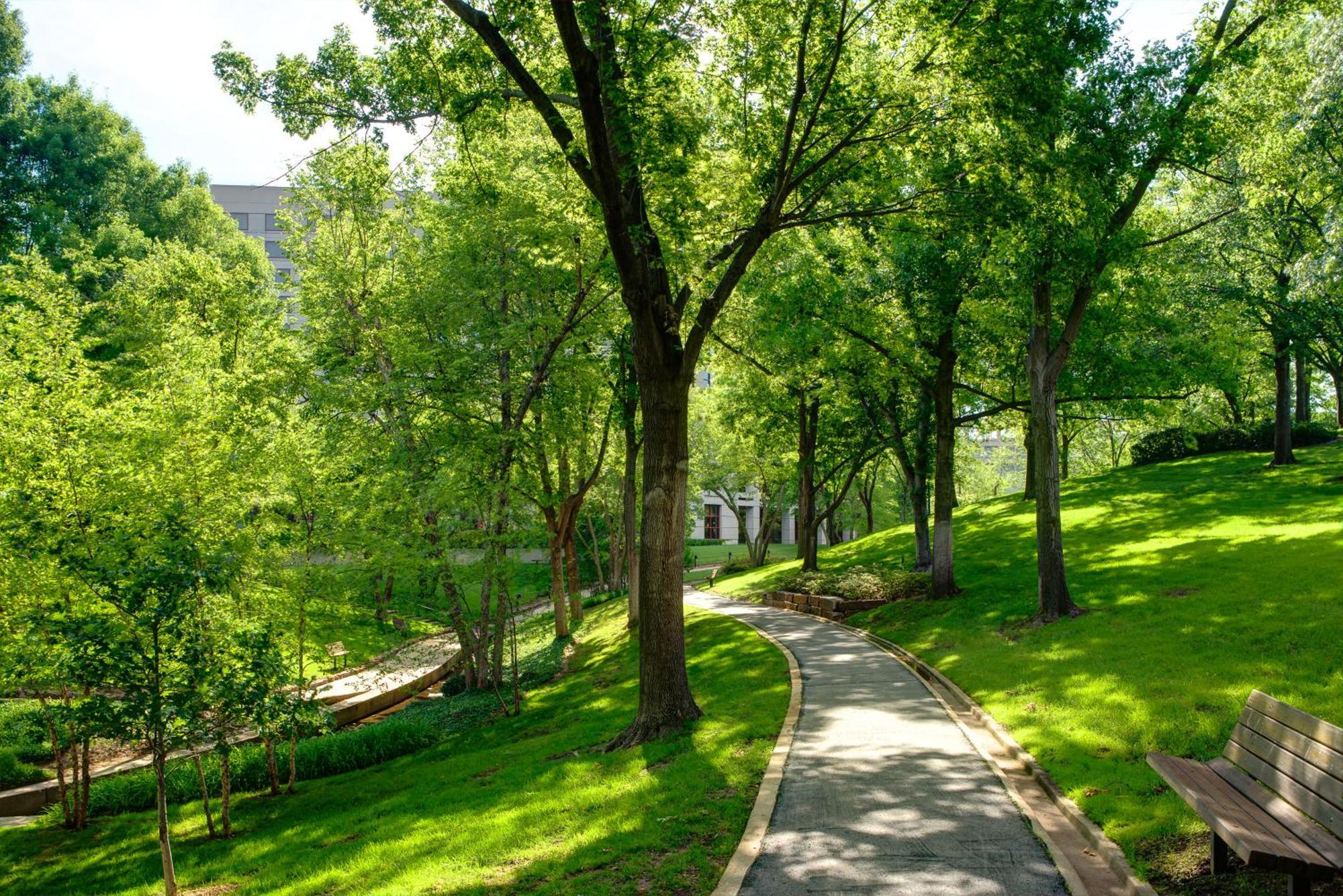 Doubletree By Hilton Tulsa At Warren Place מראה חיצוני תמונה